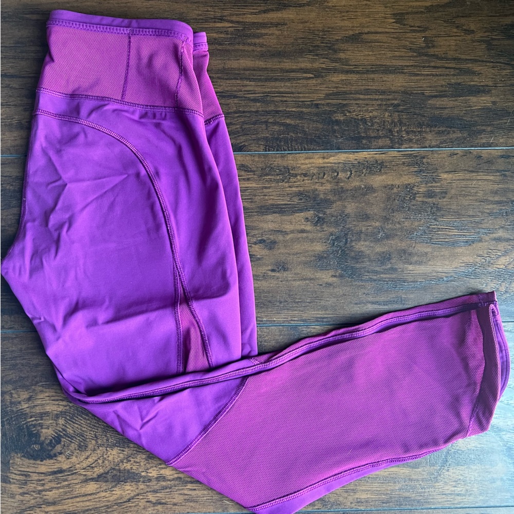 Lululemon 7/8 Size 8 purple mesh detail leggings with drawstring